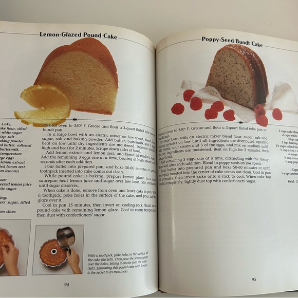 Vintage Mrs. Fields Cookie Cookbook - Picture 9 of 13